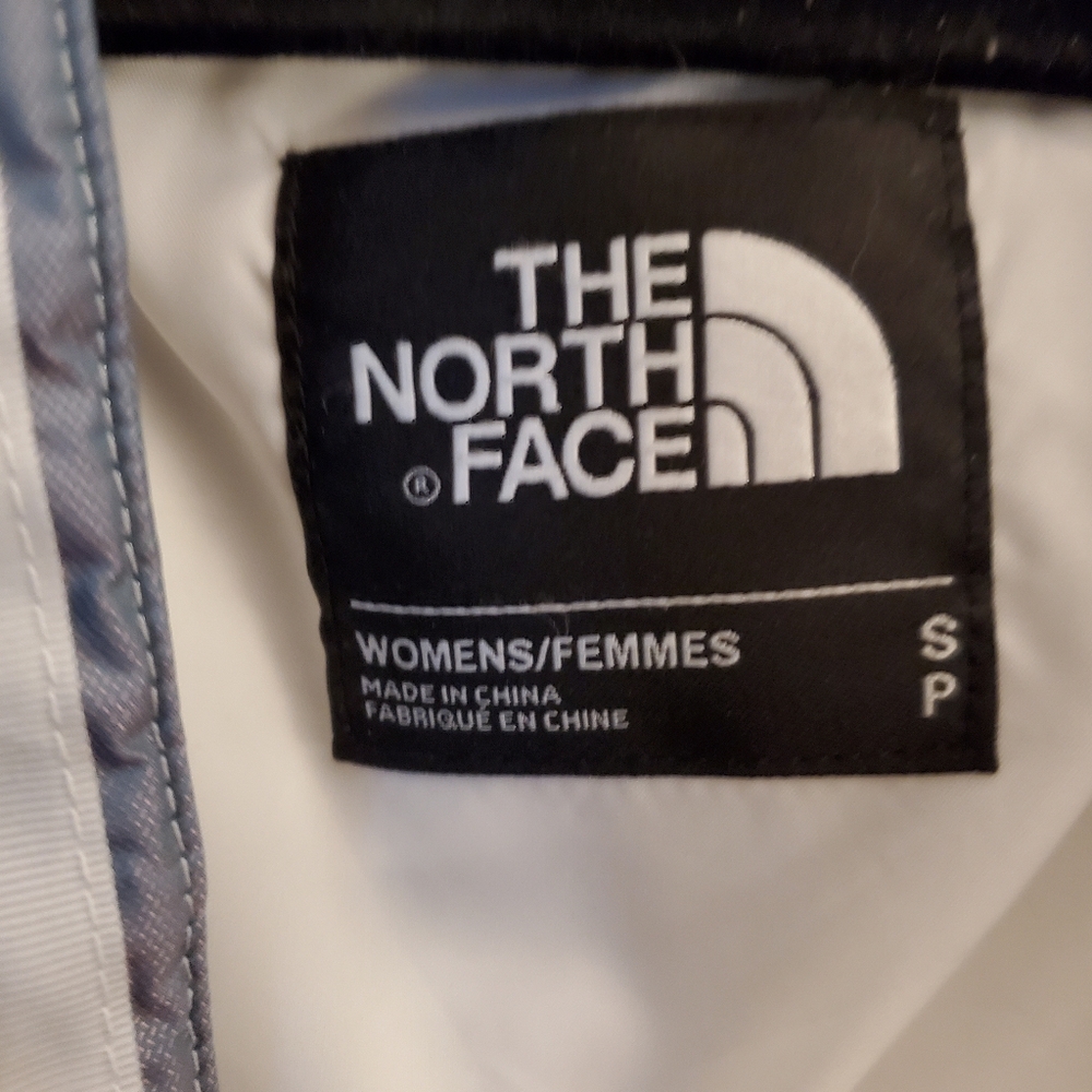 The North Face Women's Light Blue Puffer Coat with Faux Fur Hood - Picture 7 of 8